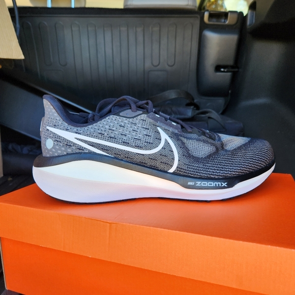 Nike vemero running shoes size 12 mens - Picture 10 of 11